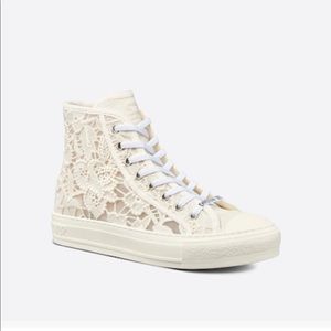 ISO WALK’N’DIOR sneaker in 36 (or 35.5!)